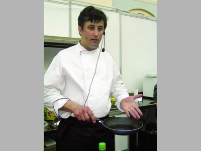 Шеф-повар с караоке в душе