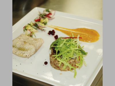 Спинка стерляди,  томленая с белыми грибами и поданная на гречневой каше,  от Сергея Селиванова, шеф-повара ресторана  «Русская рыбалка»