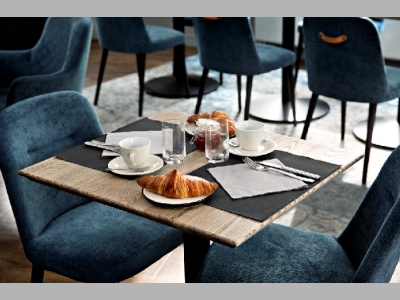 Создайте атмосферу праздника вместе с салфетками Tork LinStyle