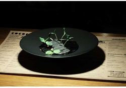 Закуска с балтийской килькой пряного посола, яйцом пашот и творожным кремом