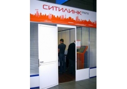 Блинный торт с кремом из белого шоколада, карамелизированного фундука и пасты пралине