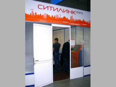 Блинный торт с кремом из белого шоколада, карамелизированного фундука и пасты пралине