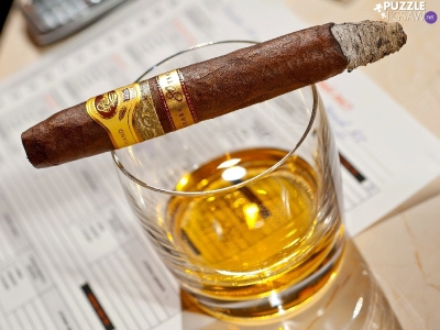 Президент Российского сигарного союза предложил создать рестораны для курильщиков