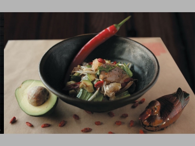 Салат с печёной уткой и ягодами годжи