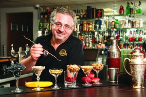 «МЕТРО Кэш энд Керри» выпустила книгу  «Миксология: 100 коктейлей от президента Б.А.Р.»