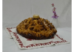 Выпечка: кулич и булочки