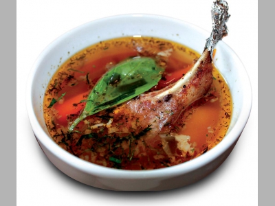 Тушёное каре ягненка с мини-морковью, картофелем ратте, нутом и зеленью