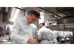 Обладатель двух звезд Мишлен Жером Банктель выпустил книгу рецептов