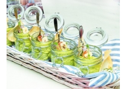 Багет с гороховым кремом и ветчиной