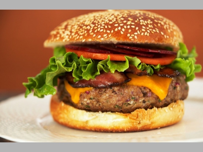 Сколько стоят гамбургеры в разных регионах России?