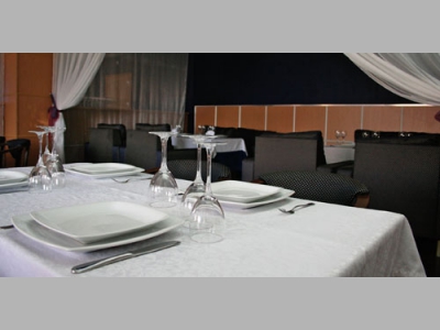 Цветовую гамму праздника определяет разная сервировка