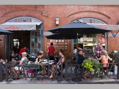 Более трети ресторанов и баров Нью-Йорка не могут заплатить за аренду ни цента