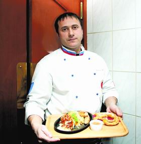 Брецель и колбаски куриные с сыром