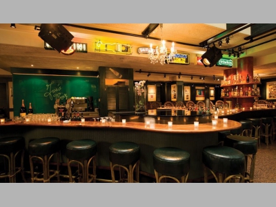 Скорость работы бармена зависит от его удобства за барной стойкой