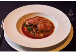 Утиная грудка с чечевицей и чатни с изюмом