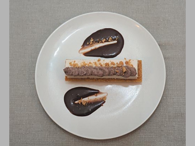 Hjortronparfait: нежное парфе из морошки с добавлением лесных орехов