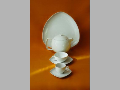 Изысканный банкет начинается с посуды