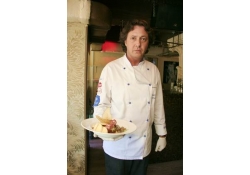 Салат «Таледжио» от Антона Турчина, бренд-шефа кафе-клуба «Небар»