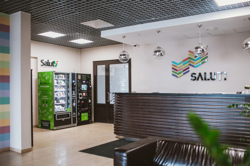 «ВкусВилл» разместил первый вендинг с продуктами питания в жилом комплексе
