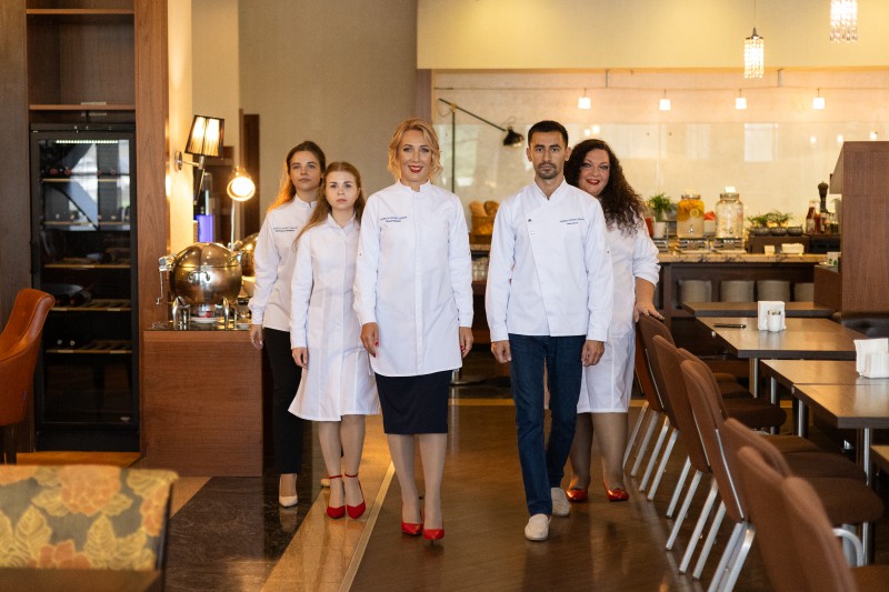 Накорми и не отрави: эксперты расскажут, как организовать безопасное питание в отелях и санаториях