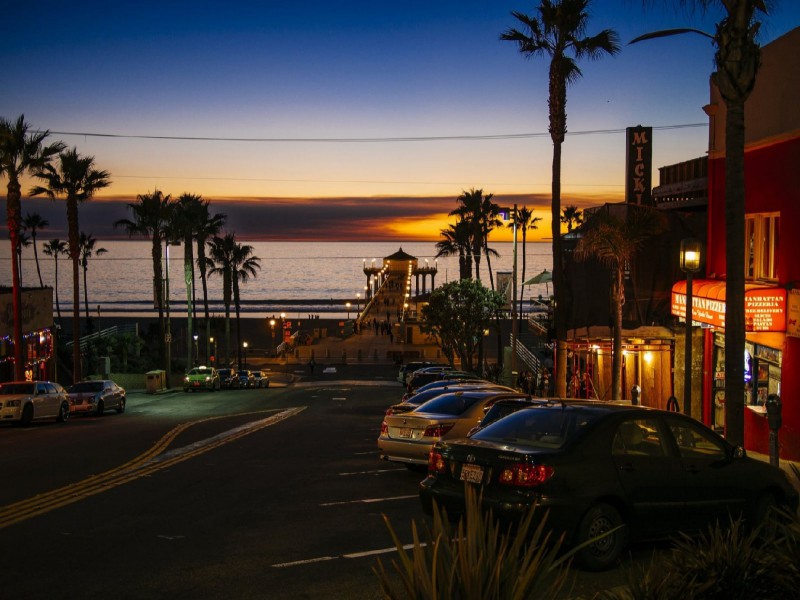 В США снова закрывают бары