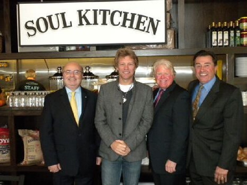 Рестораны Джона Бон Джови - бесплатно для бедных