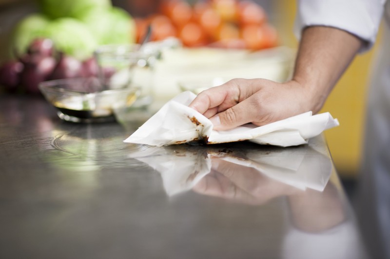 Универсальная экономия: как сократить  расходы и не потерять доверие гостей