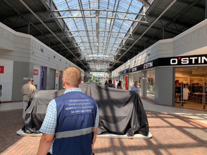 За 10 дней в Петербурге проверили почти 400 объектов торговли и услуг на соблюдение антиковидных требований