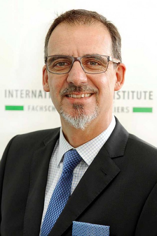 Сомелье Gerolsteiner: правила употребления вина с водой