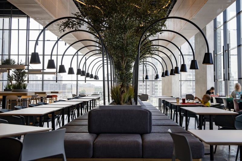 Первый в Петербурге фудхолл, расположенный в торгово-развлекательном комплексе