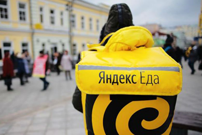 В Петербурге курьеров по доставке еды будут возить с собой медицинские книжки