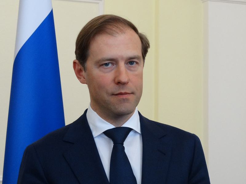 Денис Мантуров призвал "не рейдерить" торговые центры