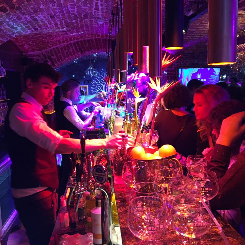 Джин поделился брендом с гастобаром