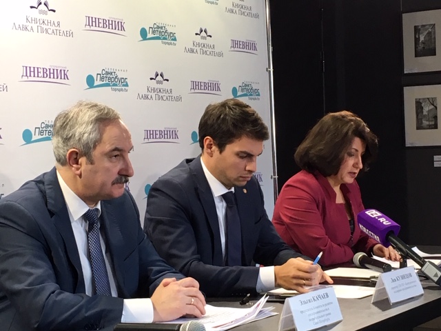 Период размещения летних кафе в Петербурге может быть увеличен почти на месяц, а ограничения сняты