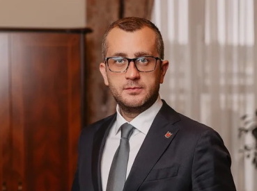 Власти Петербурга разрешили ресторанам работать в новогоднюю ночь без ограничений по времени