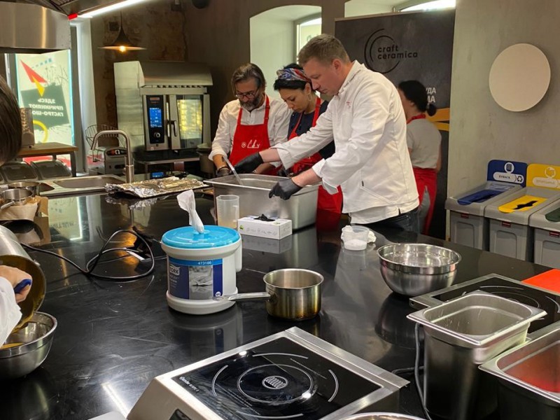 Сотрудничество Tork и СВЧ поможет поварам стать профессионалами в области гигиены