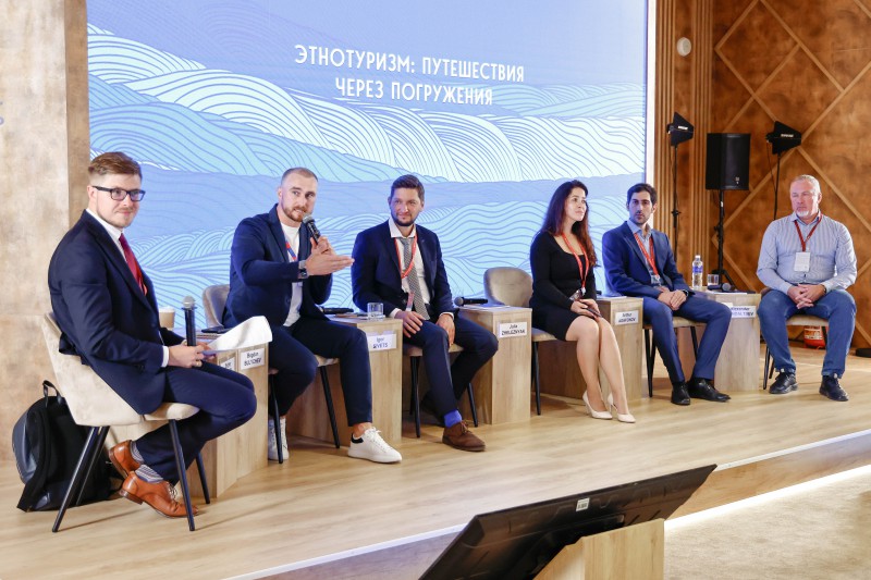 Мастера гостеприимства обсудили с коллегами развитие этнотуризма в России в рамках ВЭФ