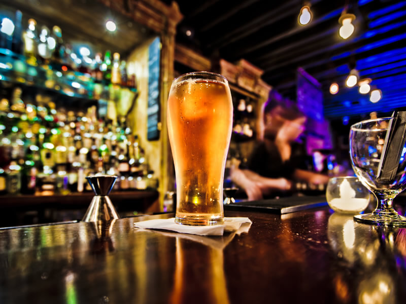 В Петербурге барам и ресторанам запретят работать ночью