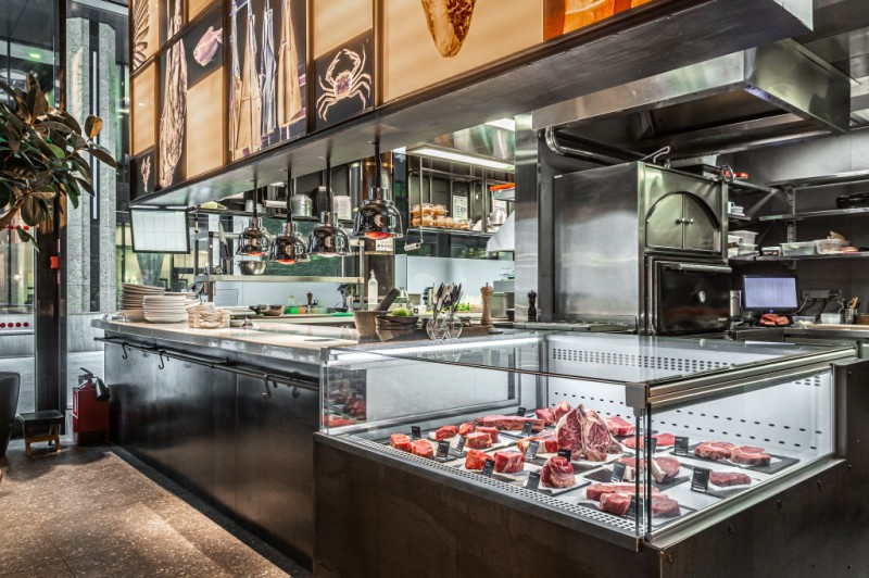 Владелец «Кофемании» запустил на Лесной улице премиальный мясной ресторан «Жажда крови»