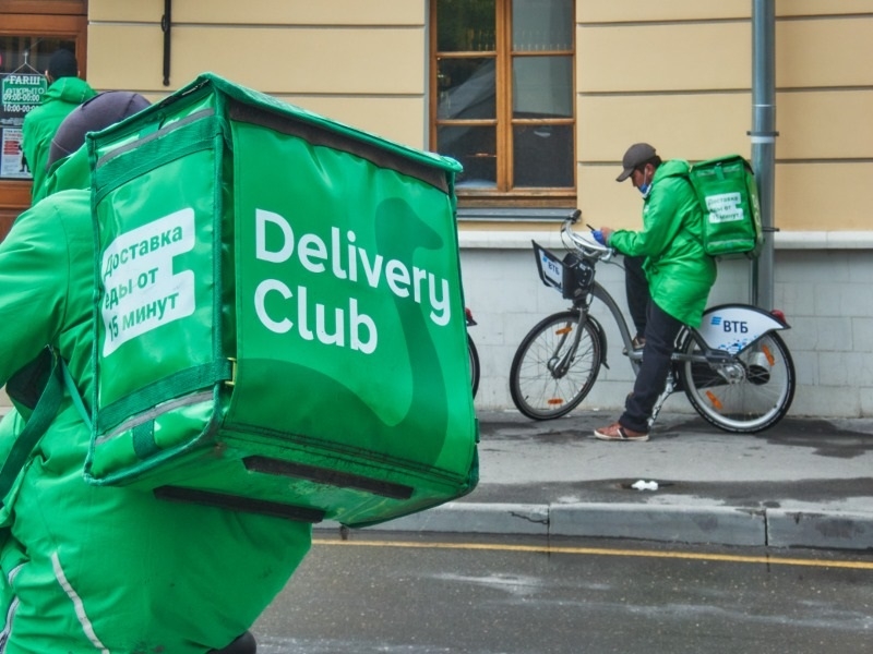 Столики в ресторанах можно будет бронировать с помощью Delivery Club