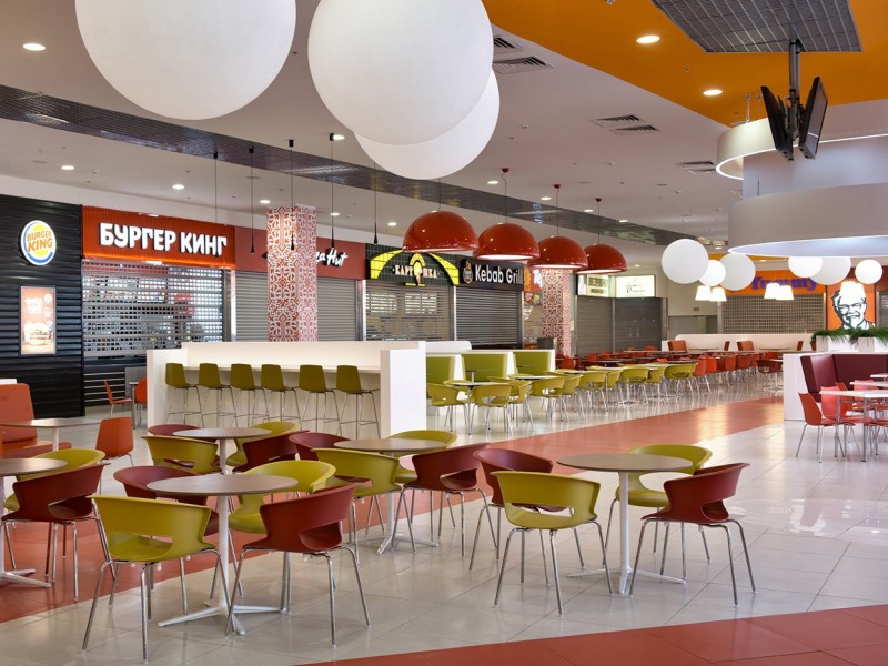 Фудкорты в Петербурге закрываются из-за долгов