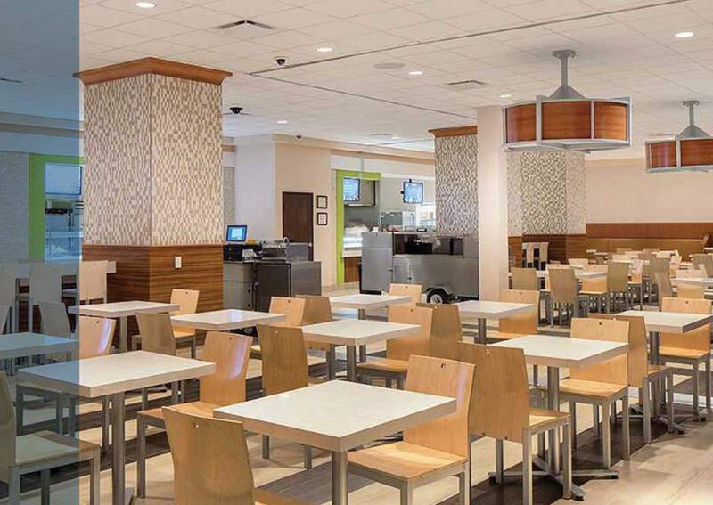 Смольный анонсировал скорое открытие фуд-кортов в Петербурге