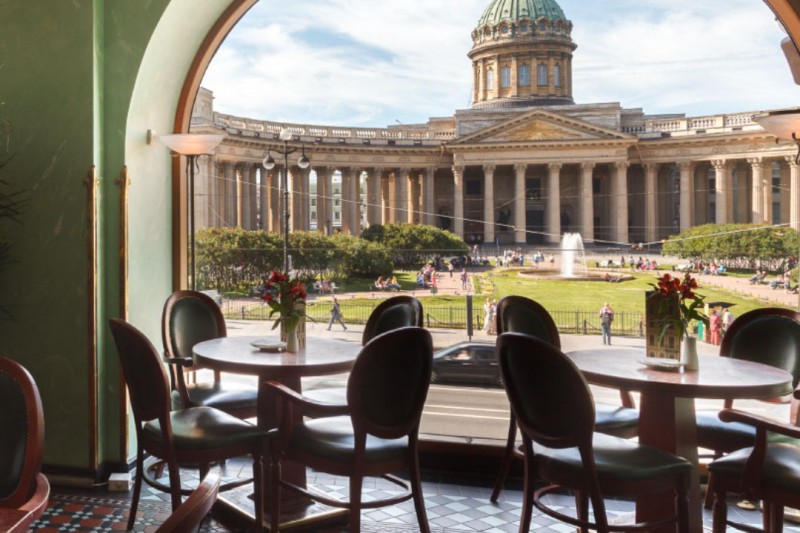 В Петербурге несовершеннолетним запретили посещать кафе и рестораны
