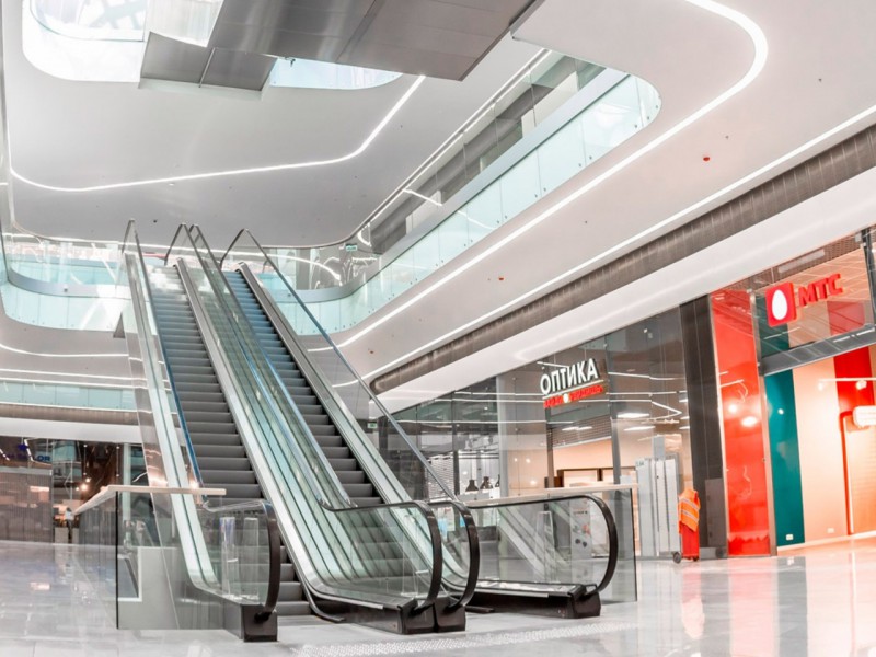 Почему в Петербурге не открывают торговые центры?