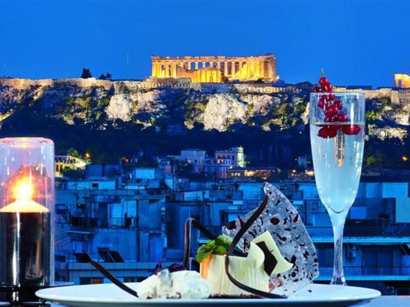 В Греции продлили действие ограничений из-за коронавируса