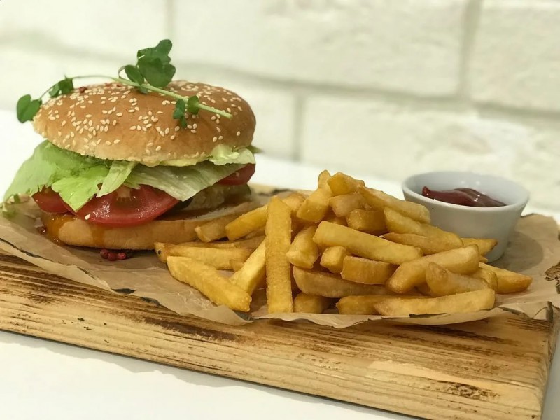 Собянин: Российские сети заменят McDonald`s за один год