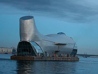 Плавучий ресторан «Серебряный кит» приплыл в Петербург