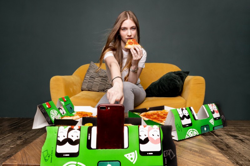 Коробки для селфи от Delivery Club и «Папа Джонс»