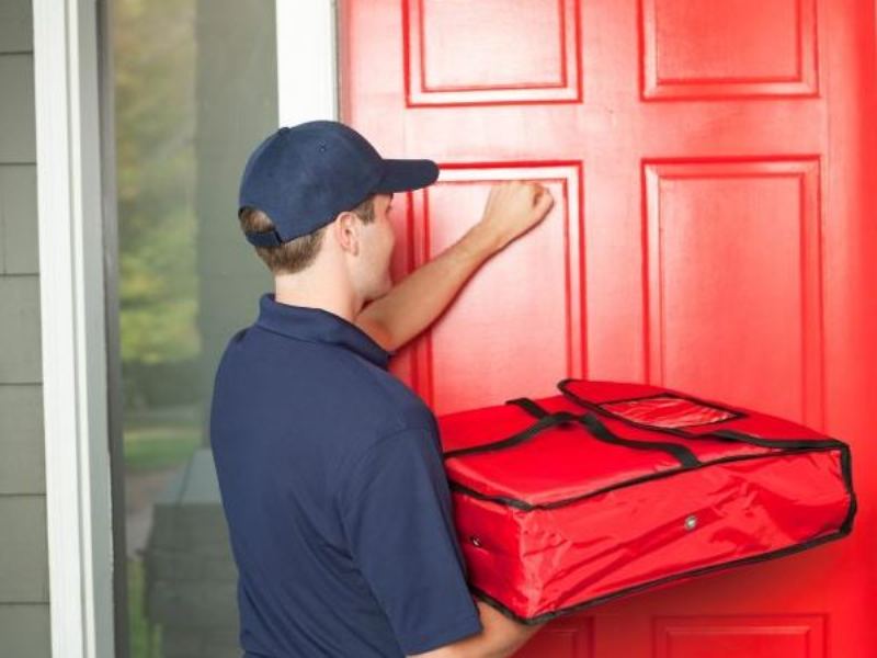 Большую часть курьеров, доставляющих еду, устраивает своя работа