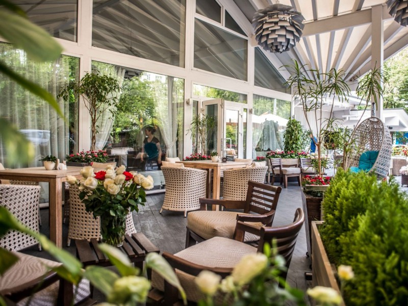 В Москве открылись летние веранды. Что скажут рестораторы?